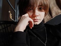 AnnaWestt - female with brown hair webcam at xLoveCam