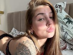 AnnaXBrown - female with red hair and  big tits webcam at xLoveCam