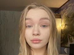 AnnamaeSvehla - blond female webcam at xLoveCam