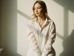AnnamariaVillarin - female webcam at xLoveCam
