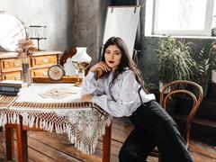 AnneTLuis from xLoveCam