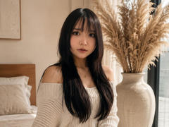 EmaVanhowe - female with black hair webcam at xLoveCam