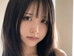 EmaVanhowe - female with black hair webcam at xLoveCam