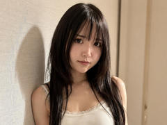 EmaVanhowe - female with black hair webcam at xLoveCam