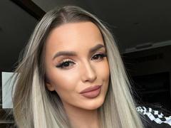 AnnetteBriane - female webcam at xLoveCam