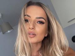 AnnetteBriane from xLoveCam