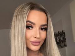 AnnetteBriane - female webcam at xLoveCam