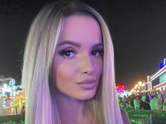 AnnetteBriane - female webcam at xLoveCam