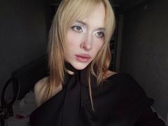 AnnettePantano - blond female webcam at xLoveCam
