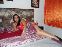 AnniaNova77 - female with black hair webcam at ImLive