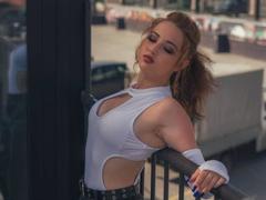 AnnieFiscal - blond female with  big tits webcam at xLoveCam