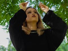 AnnieFiscal - blond female with  big tits webcam at xLoveCam