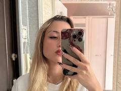 AnnieFiscal - blond female with  big tits webcam at xLoveCam