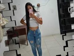 AnnieHill from xLoveCam