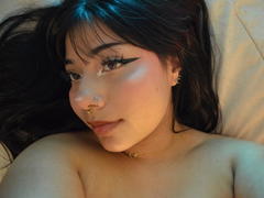 AnnieRussel - female webcam at xLoveCam
