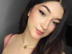 AnnyQueenn from xLoveCam