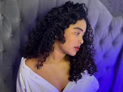 AnnyRestrepo - female with brown hair and  big tits webcam at LiveJasmin