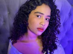 AnnyRestrepo - female with brown hair and  big tits webcam at LiveJasmin