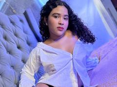 AnnyRestrepo - female with brown hair and  big tits webcam at LiveJasmin