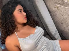 AnnyRestrepo - female with brown hair and  big tits webcam at LiveJasmin