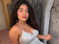 AnnyRestrepo - female with brown hair and  big tits webcam at LiveJasmin