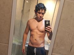 Antogoa - male webcam at xLoveCam