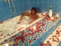 AnnyBigAss - female with brown hair and  big tits webcam at LiveJasmin