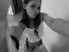 AnyaRuivo - female webcam at xLoveCam