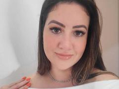 Anyellen - female with brown hair webcam at xLoveCam