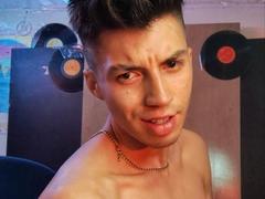 ApoloCarter from xLoveCam