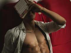 ApoloCrus from xLoveCam