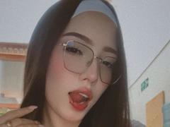 AprilBoo - female with brown hair webcam at xLoveCam