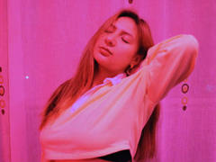 ARADIA - female with brown hair webcam at xLoveCam