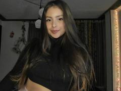 Aradiia - female with brown hair webcam at xLoveCam