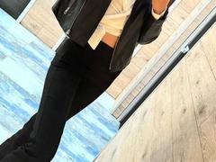 Isaya - female with brown hair webcam at xLoveCam