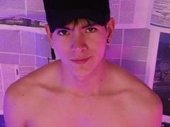 Archangel69 - male webcam at xLoveCam