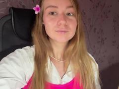 ArdeliaAmesbury - female with brown hair webcam at xLoveCam