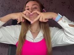 ArdeliaAmesbury - female with brown hair webcam at xLoveCam