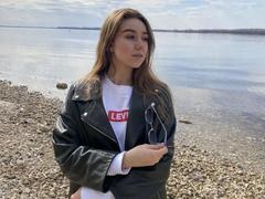 ArdeliaAmesbury - female with brown hair webcam at xLoveCam