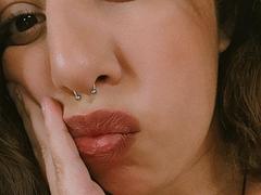 ArenaPeeach - female with brown hair and  big tits webcam at xLoveCam