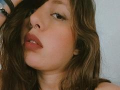 ArenaPeeach - female with brown hair and  big tits webcam at xLoveCam