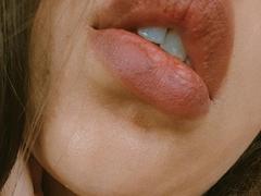 ArenaPeeach - female with brown hair and  big tits webcam at xLoveCam