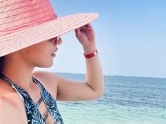 Arenne - female with brown hair and  small tits webcam at xLoveCam