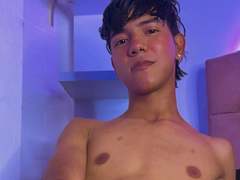 AresHearts - male webcam at xLoveCam