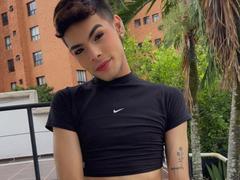 Aresxx - shemale with brown hair webcam at xLoveCam