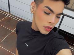 Aresxx - shemale with brown hair webcam at xLoveCam