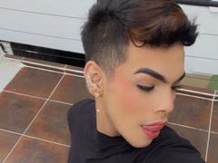 Aresxx - shemale with brown hair webcam at xLoveCam