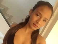 AriVelvet - female with black hair webcam at xLoveCam