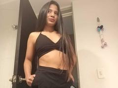 AriVelvet - female with black hair webcam at xLoveCam