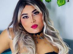 AriaLane - shemale with black hair webcam at xLoveCam